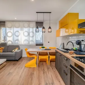 https://adastra-apartmani.primorje-gorskikotar.com